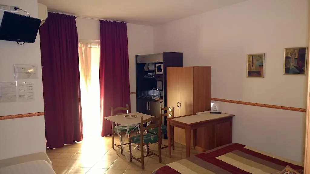 Elvira Miniscalchi Hotel Corno Alto Pensión