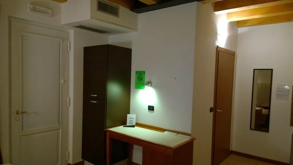 Elvira Miniscalchi Hotel Corno Alto 0*,