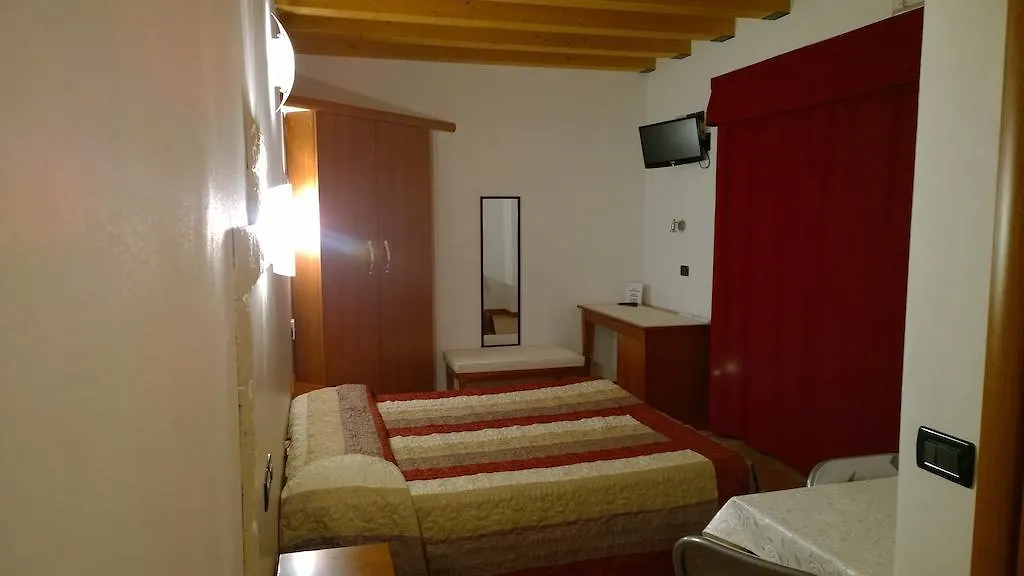 Affittacamere Elvira Miniscalchi Hotel Corno Alto